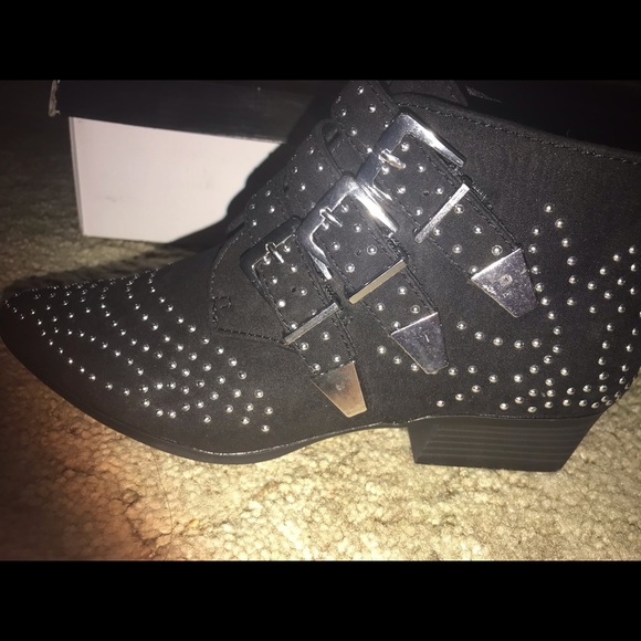 Shoes - Picture 1 of 2